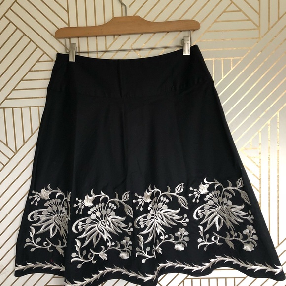 White House Black Market A line embroidered skirt - Picture 3 of 6